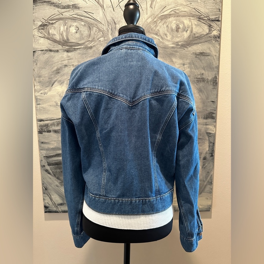 Vintage-Style Wrangler Cropped Denim Jacket size Large but also fits Medium - Picture 3 of 8